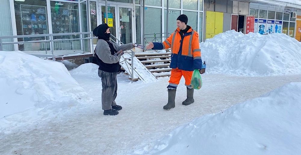 Раздача листовок в отдаленных районах Перми