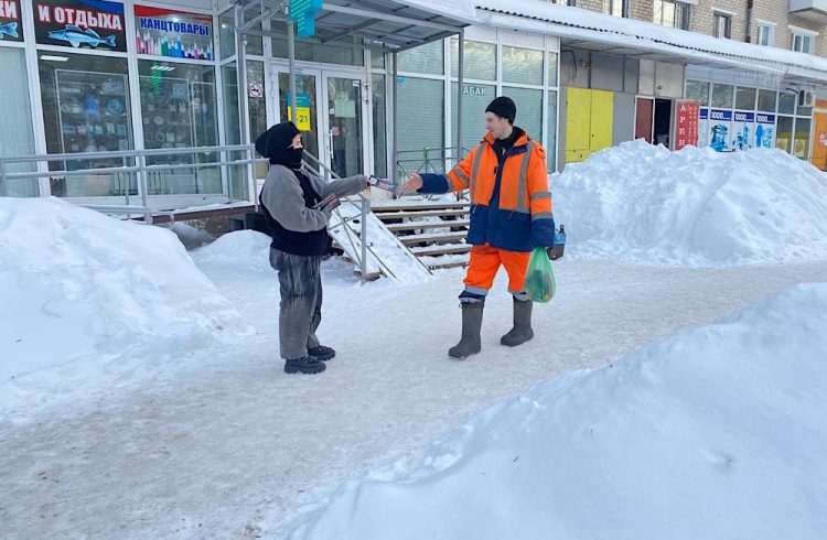 Раздача листовок в отдаленных районах Перми